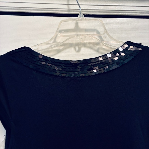 Sequin Trim-Neckline Capsleeve Shiry - Picture 8 of 8